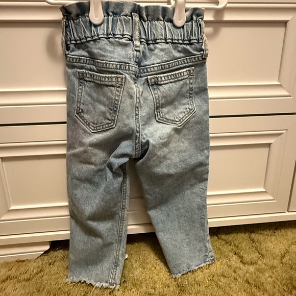 GAP Kids Light Blue Jeans - Picture 2 of 4